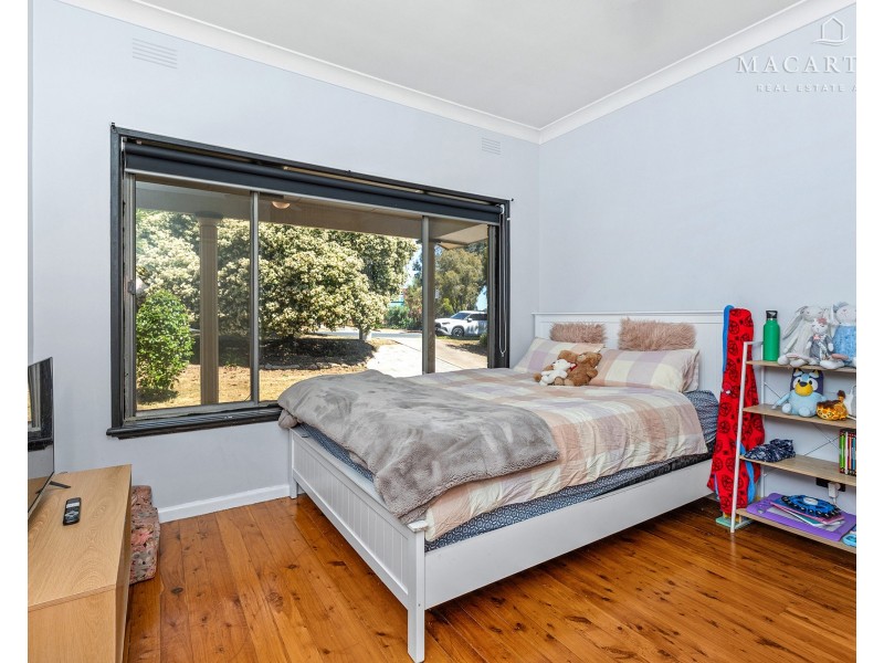 25 Leavenworth Drive, Mount Austin NSW 2650