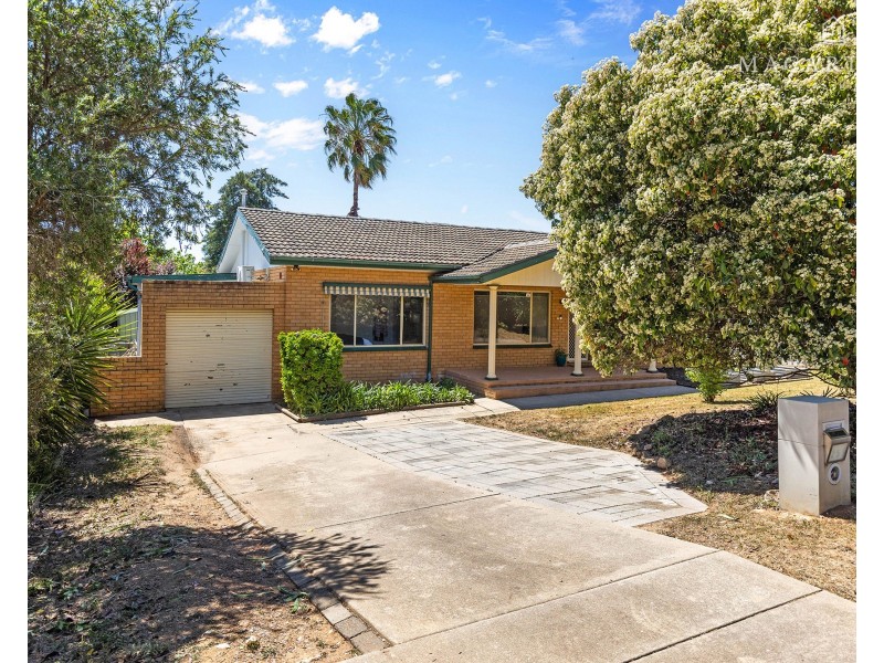 25 Leavenworth Drive, Mount Austin NSW 2650