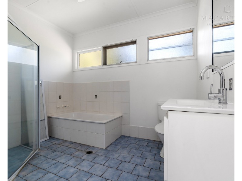 14A Cummins Drive, San Isidore NSW 2650