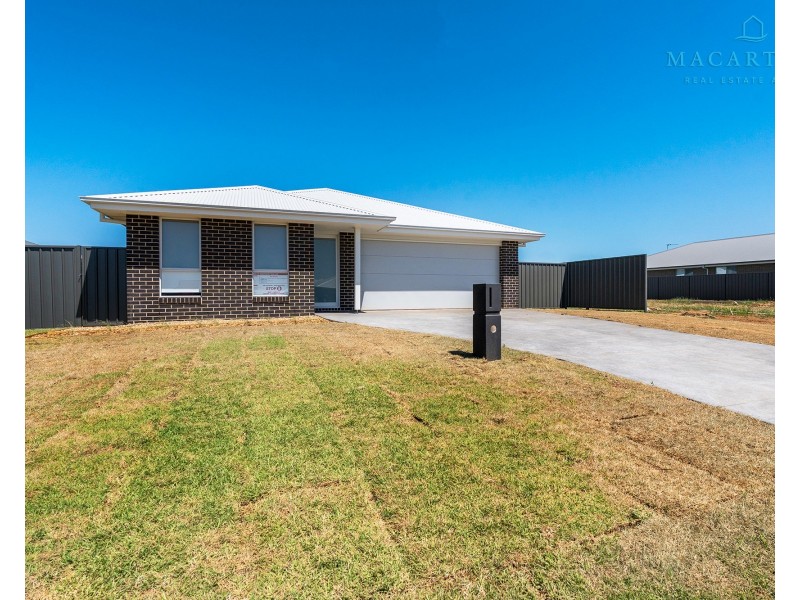 23 Blackwood Circuit, Forest Hill NSW 2651