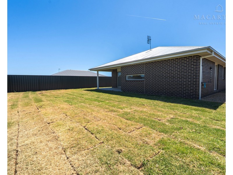23 Blackwood Circuit, Forest Hill NSW 2651