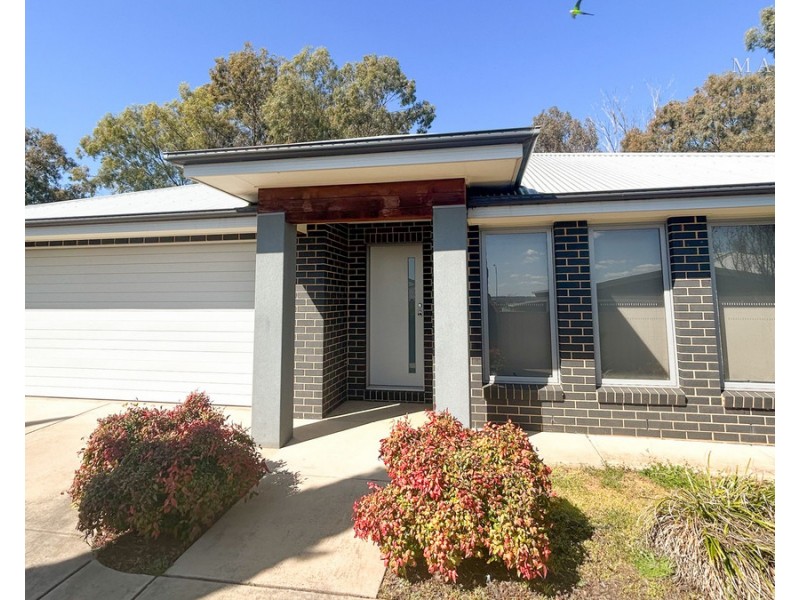 2/20 St Pauls Place, Gobbagombalin NSW 2650
