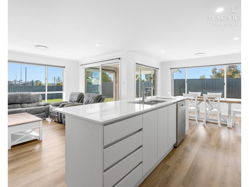 12 Flintwood Street, Forest Hill NSW 2651