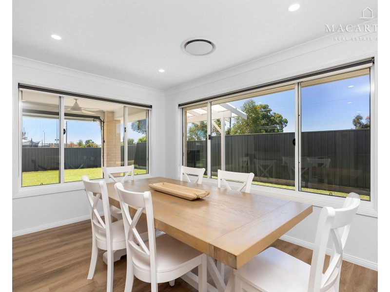 12 Flintwood Street, Forest Hill NSW 2651