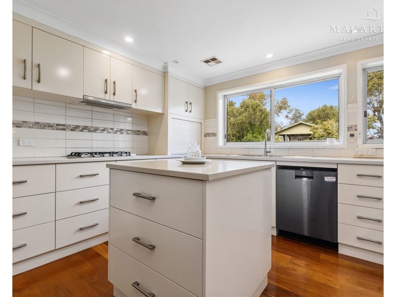 4 Brunskill Road, Lake Albert NSW 2650