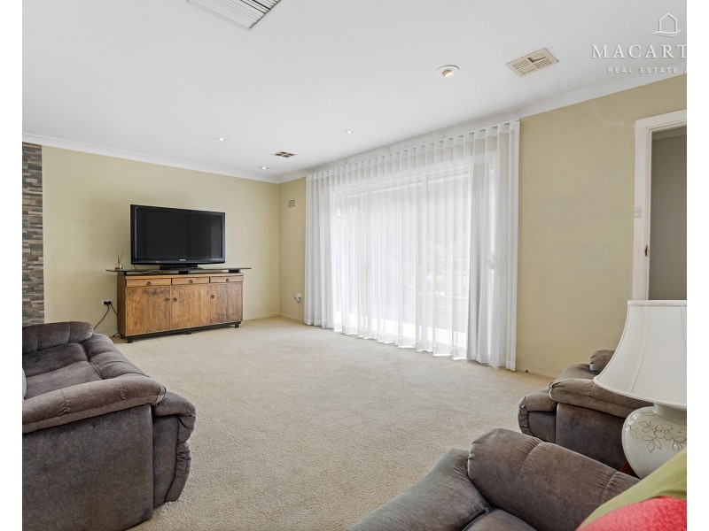 4 Brunskill Road, Lake Albert NSW 2650