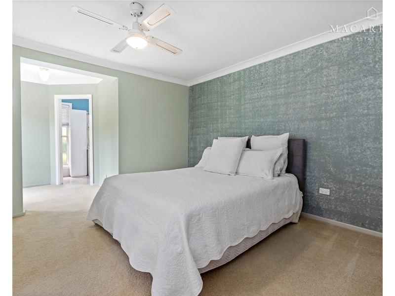 4 Brunskill Road, Lake Albert NSW 2650