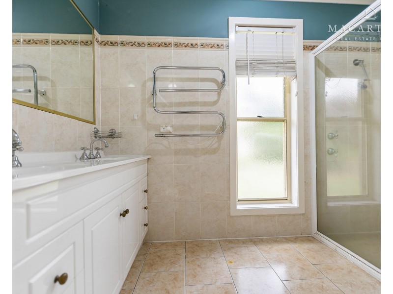 4 Brunskill Road, Lake Albert NSW 2650