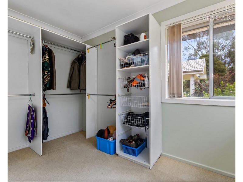 4 Brunskill Road, Lake Albert NSW 2650