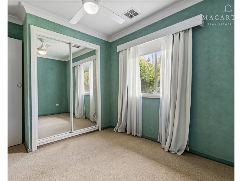 4 Brunskill Road, Lake Albert NSW 2650