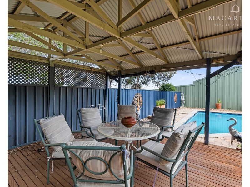 4 Brunskill Road, Lake Albert NSW 2650