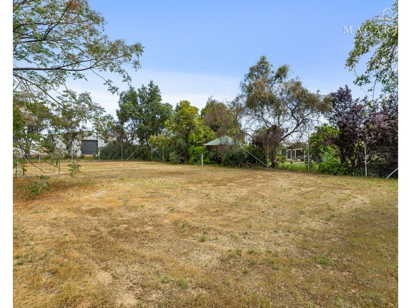4 Brunskill Road, Lake Albert NSW 2650