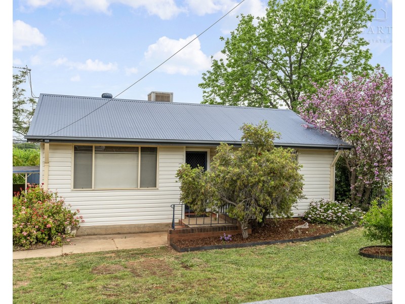 14 Condon Avenue, Mount Austin NSW 2650