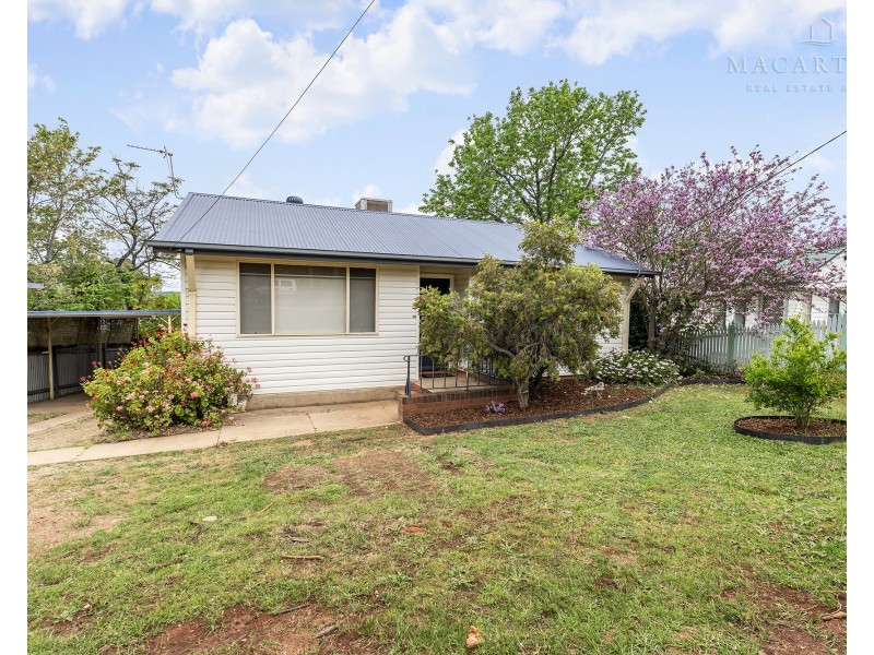 14 Condon Avenue, Mount Austin NSW 2650
