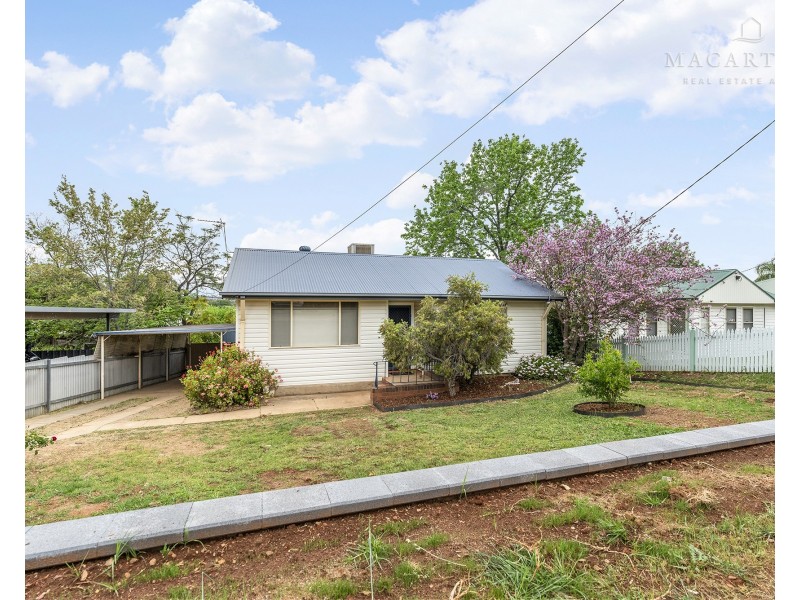 14 Condon Avenue, Mount Austin NSW 2650