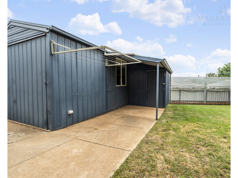 14 Condon Avenue, Mount Austin NSW 2650
