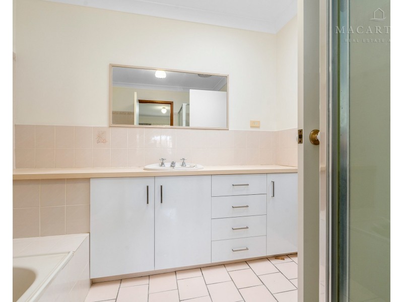 2/13 Yentoo Drive, Glenfield Park NSW 2650