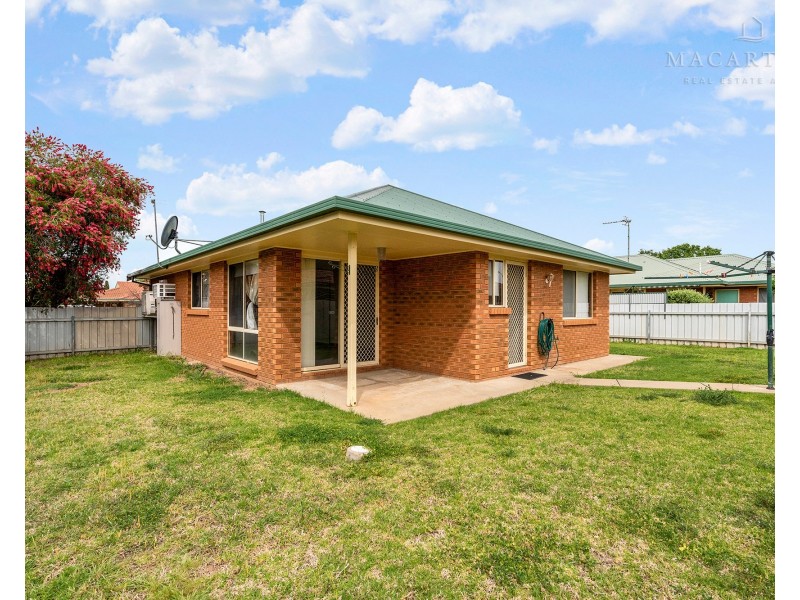 2/13 Yentoo Drive, Glenfield Park NSW 2650