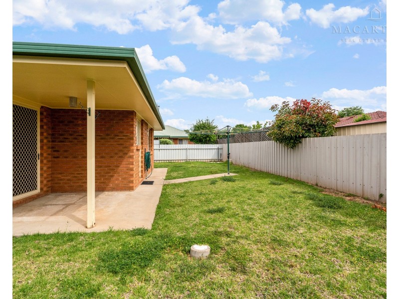 2/13 Yentoo Drive, Glenfield Park NSW 2650
