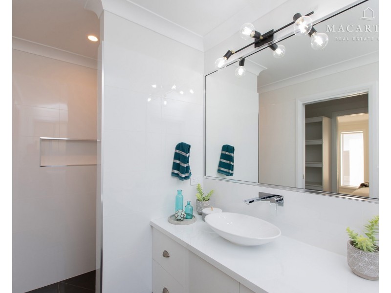 49 Paradise Drive, Gobbagombalin NSW 2650