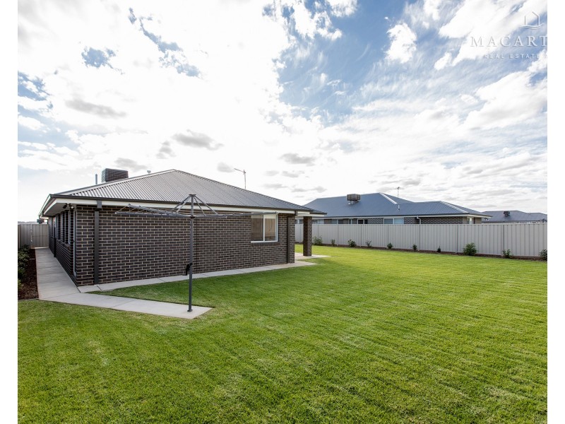 49 Paradise Drive, Gobbagombalin NSW 2650