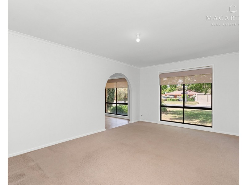 52 Cutler Avenue, Kooringal NSW 2650