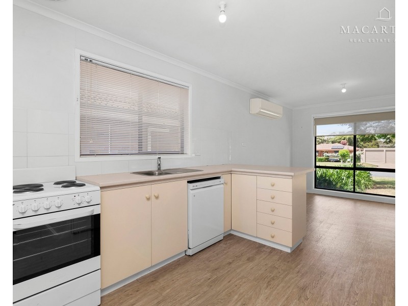 52 Cutler Avenue, Kooringal NSW 2650