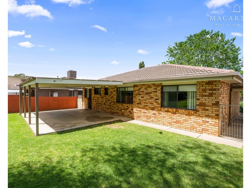 52 Cutler Avenue, Kooringal NSW 2650