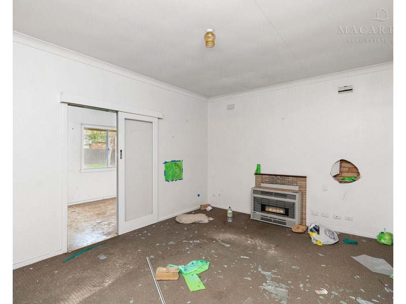 11 Ziegler Avenue, Kooringal NSW 2650