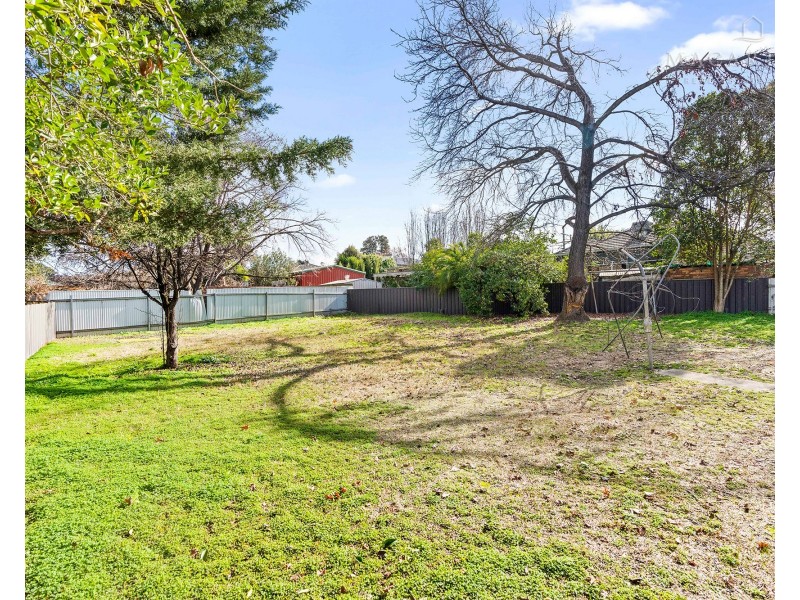 11 Ziegler Avenue, Kooringal NSW 2650