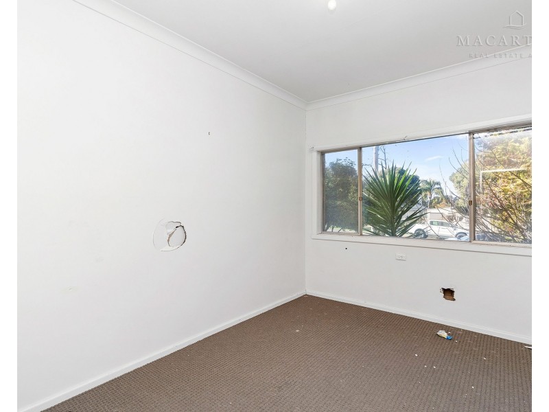 11 Ziegler Avenue, Kooringal NSW 2650