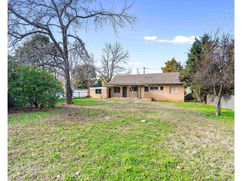 11 Ziegler Avenue, Kooringal NSW 2650