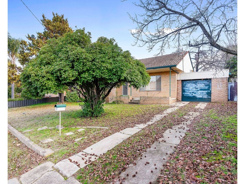 11 Ziegler Avenue, Kooringal NSW 2650