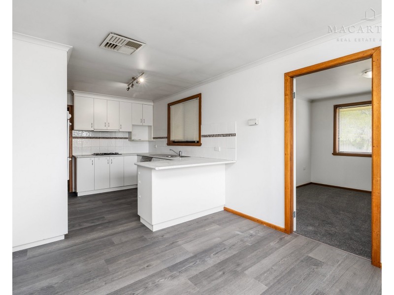 38 Pinaroo Drive, Glenfield Park NSW 2650