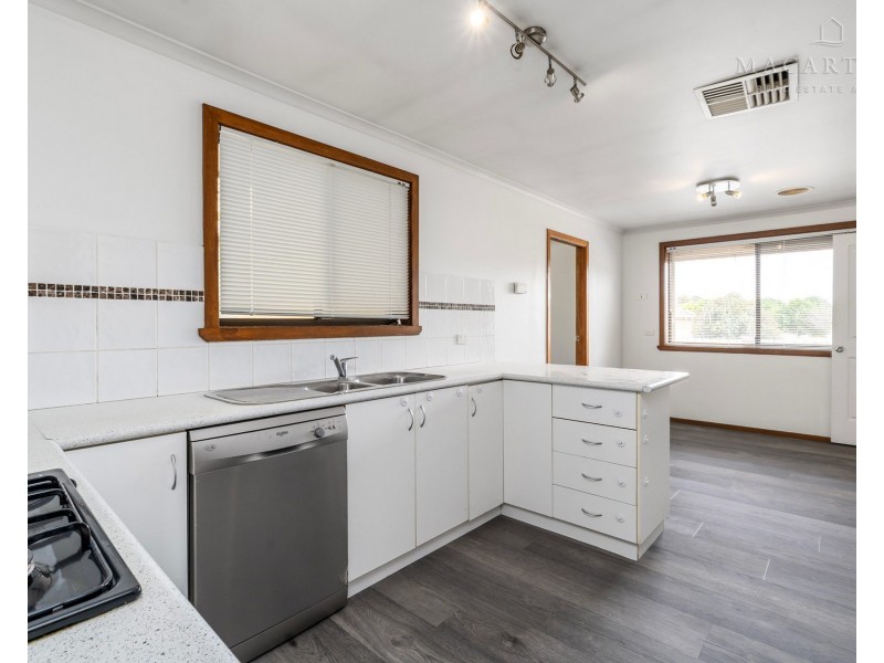 38 Pinaroo Drive, Glenfield Park NSW 2650