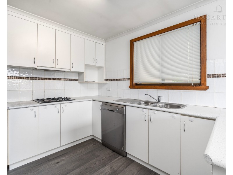 38 Pinaroo Drive, Glenfield Park NSW 2650