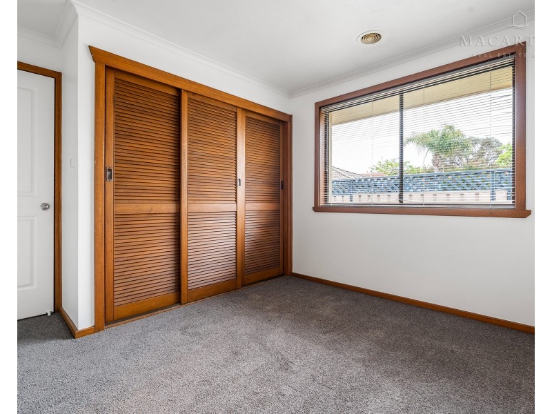 38 Pinaroo Drive, Glenfield Park NSW 2650