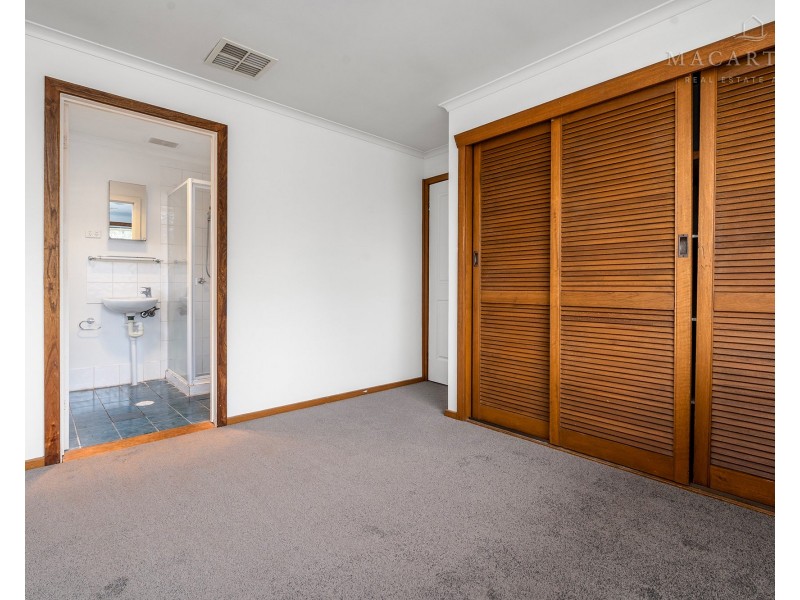 38 Pinaroo Drive, Glenfield Park NSW 2650