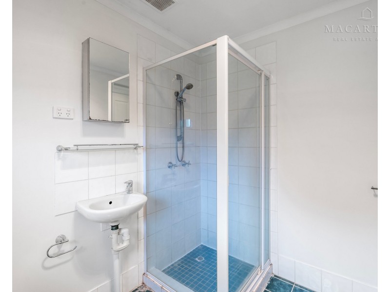 38 Pinaroo Drive, Glenfield Park NSW 2650