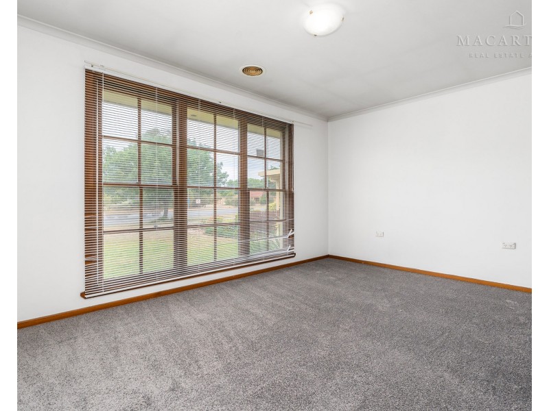 38 Pinaroo Drive, Glenfield Park NSW 2650