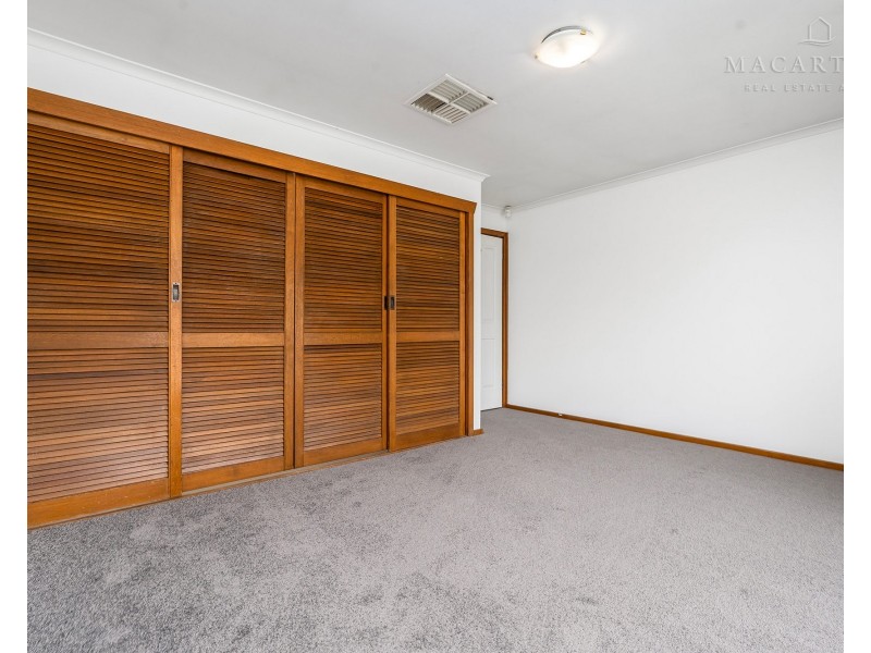 38 Pinaroo Drive, Glenfield Park NSW 2650