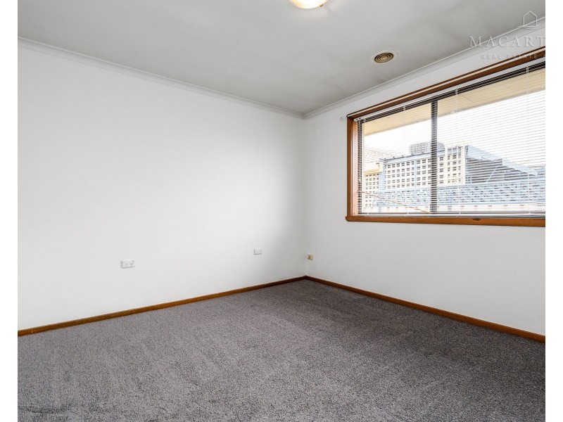 38 Pinaroo Drive, Glenfield Park NSW 2650