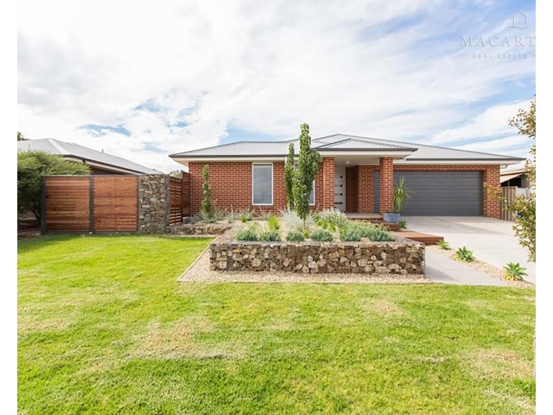 6 St Pauls Place, Gobbagombalin NSW 2650
