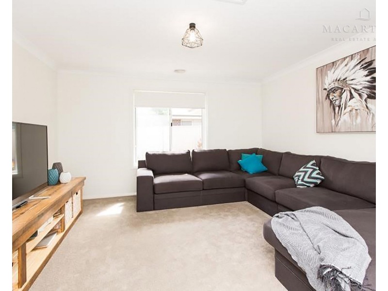 6 St Pauls Place, Gobbagombalin NSW 2650