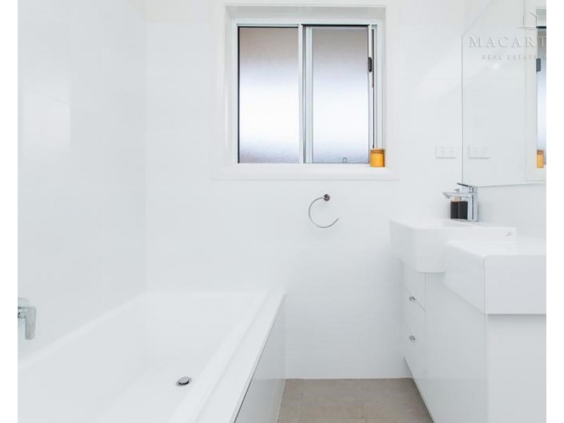 6 St Pauls Place, Gobbagombalin NSW 2650