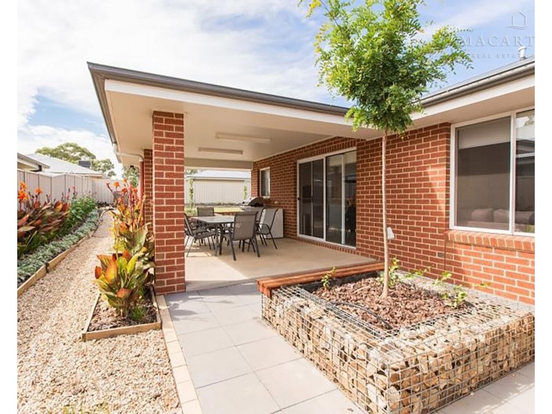 6 St Pauls Place, Gobbagombalin NSW 2650