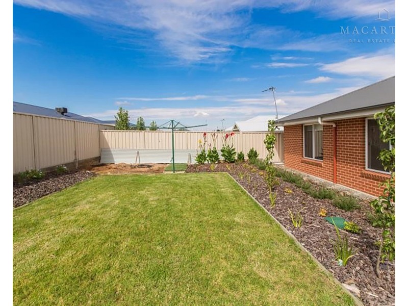 6 St Pauls Place, Gobbagombalin NSW 2650