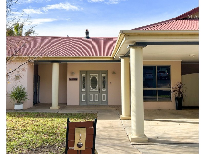 11 Warrawong Street, Kooringal NSW 2650