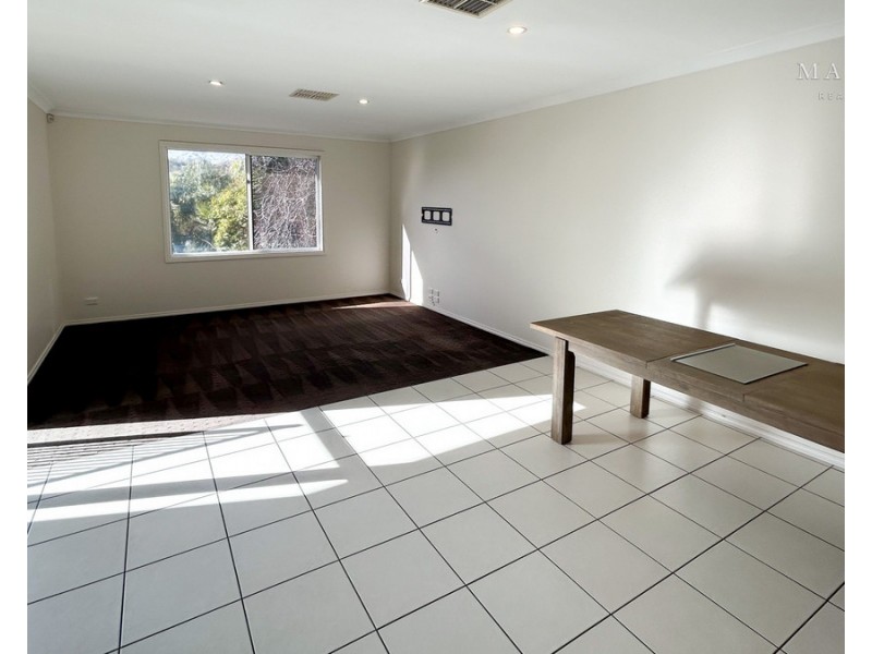 11 Warrawong Street, Kooringal NSW 2650