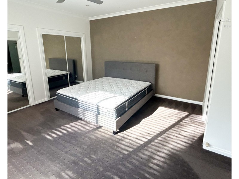 11 Warrawong Street, Kooringal NSW 2650